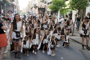 Los pequeños de Paterna se unen a la Fiesta como protagonistas del desfile y parlamento Infantil de Moros y Cristianos