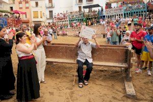 Vilafamés rinde homenaje a 'Lucas', el embajador local a través del 'bou'