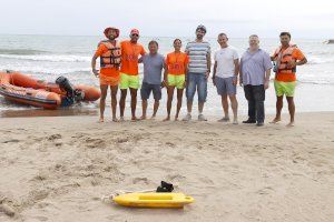 Ejercicio de salvamento en la playa para comprobar que todos están preparados