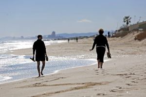 Troben un cadàver en descomposició en una platja del sud de València