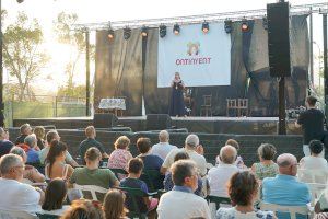 Més de mig miler de persones gaudeixen de la festa “vintage” de la “Nit Gran” d'Ontinyent