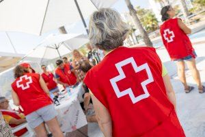 Cruz Roja prosigue con la campaña de sensibilización y prevención en la playa de l’Albir