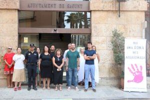 Sagunto guarda un minuto de silencio por los presuntos asesinatos machistas ocurridos en Barcelona y Toledo