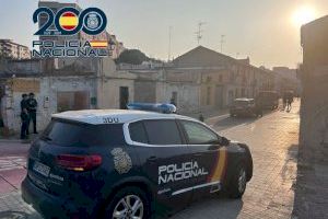 Fin a una pesadilla: la Policía desaloja una vivienda okupada que aterrorizaba a los vecinos de Campanar en Valencia