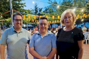 El concejal de Barrios y la concejala de Gente Mayor participan en la cena de las fiestas del Grupo San Bernardo