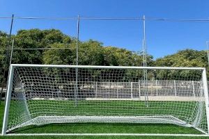 Alicante renueva el campo de fútbol y las pistas de pádel del polideportivo Vía Parque