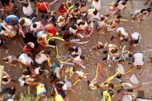 El chupinazo y la fiesta Holi, primeros actos de las fiestas de Puçol