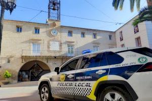 Violenta agresión en Novelda: policías y sanitarios heridos tras ser arrollados y empujados por las escaleras