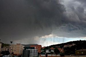 La AEMET activa el aviso amarillo por tormentas acompañadas de viento y granizo: estas serán las zonas de la Comunitat Valenciana afectadas