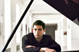 El gran pianista Emil Ribarski clausura este viernes el VIII Festival ‘Música a la llum a la lluna de l’Albir’