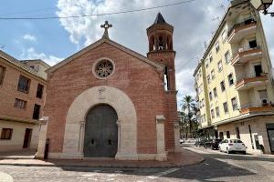 Los oficios religiosos y los ensayos de los bailes marcan la actividad previa a las procesiones de la Mare de Déu de la Salut