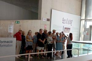 40 vecinos y vecinas de Olocau participan en la visita al MuVIM de la Semana Cultural de la Asociación de Jubilados