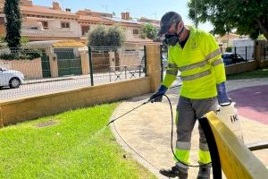 Fumigación del parque de El Vincle de El Campello al aparecer una plaga de pulgas