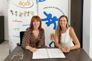 Alicante instala pictogramas en edificios municipales para fomentar la inclusión de personas con diversidad funcional