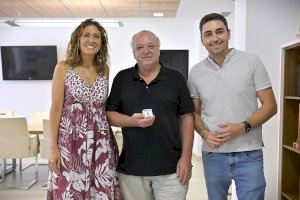 Almassora reconoce la labor de Víctor Cervera al frente de la escuela infantil Sant Josep durante más de dos décadas