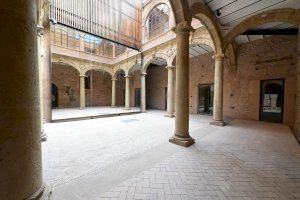 El Palau de Betxí acull una exposició d'Estellés amb imatges i poemes recitats pels seus veïns