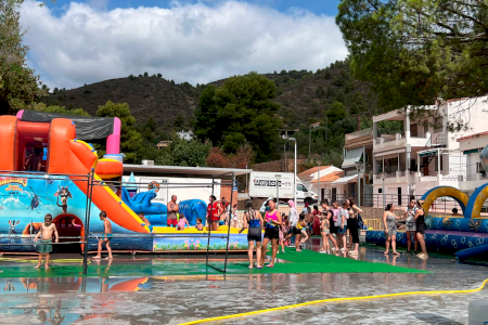 La Festa de l'Aigua dels Coves de Sant Josep de la Vall d'Uixó s'acomiada després de huit setmanes de jocs aquàtics