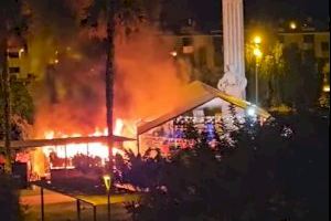 Incendi en el 'mesón El Porrat' hores abans de l'inici de les festes de la Mare de Déu de Gràcia de Vila-real