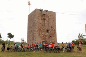 Burriana pedalea por el patrimonio histórico de la ciudad