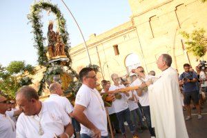 GALERIA | Vila-real trasllada a la seua patrona la Mare de Déu de Gràcia fins a la ciutat per a viure les festes en el seu honor