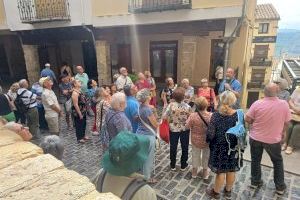 El vecindario de Olocau disfruta de la excursión a Morella y al Santuario de la Balma organizada por la Asociación de Jubilados