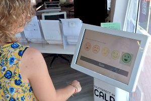 Calp instala un kiosco digital para medir la satisfacción del turista