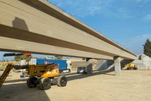 Las obras del nuevo puente de la CV-95 en San Miguel de Salinas afrontan su recta final