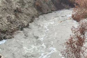 VÍDEO | Les tempestes causen inundacions en la zona de l'incendi de Benasau i els rius baixen carregats de cendra