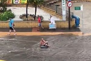 VÍDEO | Una impresionante tromba de agua descarga e inunda Benidorm en pocos minutos pero deja divertidas imágenes