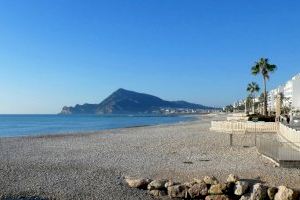 Cierran una playa de Altea por la apertura de las compuertas de los pantanos