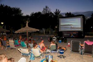 Más de 12.000 personas disfrutan durante el verano del programa ‘Cine en las Playas’ de la Diputació de València