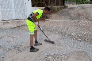 Trabajos exprés de reparación de playas y caminos tras la tromba de agua caída ayer por la tarde en El Campello