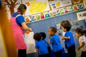 Familias jóvenes, con estudios y desempleadas, el perfil mayoritario en la vuelta a las Escuelas Infantiles de Casa Caridad