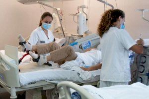 La Unidad de Hemodiálisis del Hospital de Dénia ofrece fisioterapia para pacientes con insuficiencia renal crónica