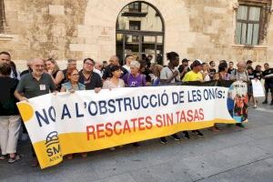 La Generalitat se reunirá con los barcos humanitarios y las ONG se manifiestan contra las tasas: "Ponen obstáculos para salvar vidas"