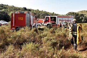 Los retenes de los bomberos de la Diputación reducen el alcance de cerca de 200 incendios declarados este verano en la provincia