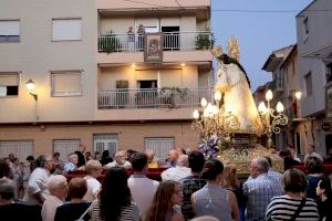 La imagen peregrina de la Virgen de los Desamparados visita La Pobla del Duc