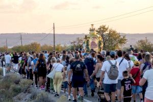 El Arzobispo recibe en Utiel la imagen de la Virgen del Remedio, tras la bajada de su santuario