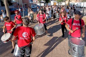 L’alumnat de Ròtova inicia el curs amb un passacarrer