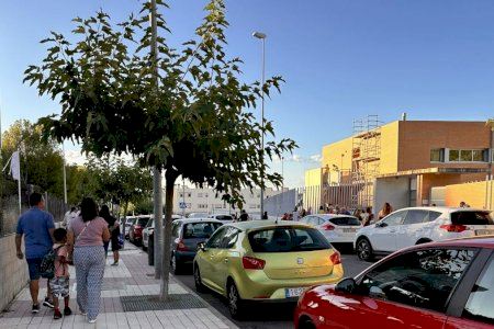 Los niños y niñas de infantil del CEIP Santa Àgueda hacen la "vuelta al cole" en aulario renovado