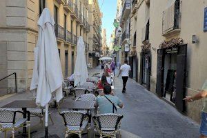 VOX Alicante exige un informe sobre el impacto del recorte de horarios en los veladores de la hostelería tras el pacto entre PP y Compromís