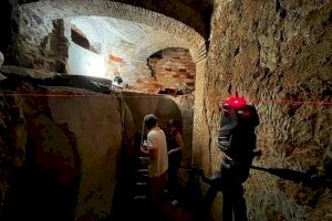 10 estudiantes de arquitectura de diferentes paises analizan bodegas excavadas de Utiel