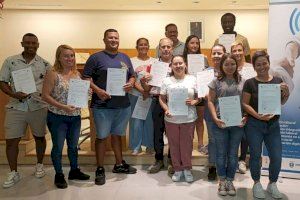 Entrega de diplomas del curso de carretillas elevadoras organizado por el programa Connecta’t a Sedaví.