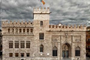 L’Ajuntament de València restaura vint merlets de la torre de la Llotja