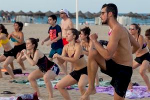 Més de 6.000 persones han fet esport a la platja este estiu amb les activitats dirigides i gratuïtes de la Fundació Esportiva Municipal