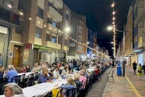 Peñíscola celebra la cena "pa i porta" con alrededor de 1.500 participantes