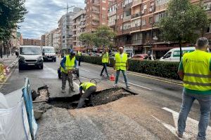 Tancat un carril de l'avinguda Peset Aleixandre de València per una fuga d'aigua