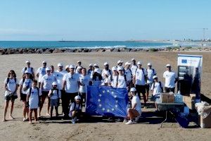 La ‘EUBeachCleanup’ arriba a Burriana per a conscienciar sobre la neteja de platges