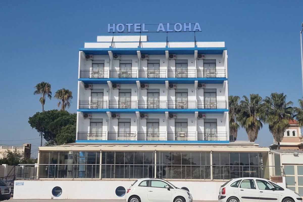 Dos empresas de La Vall d'Uixó se quieren hacer con un hotel en primera línea de playa en Burriana