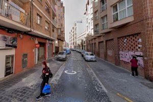 La sorpresa mayúscula de una anciana al llegar a su casa en Valencia: una banda de ladrones hambrientos comiendo y bebiendo